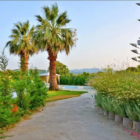 Oasis Βίλα Σορωνή