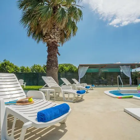 Oasis Βίλα Σορωνή